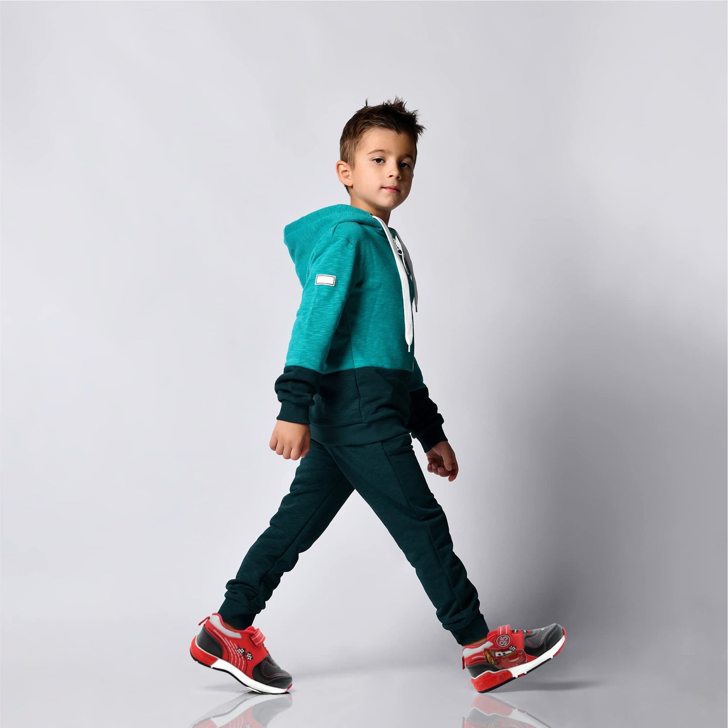 Disney Pixar Cars Boy's Lighted Athletic Sneaker, Black/Red (Toddler/Little Kid)