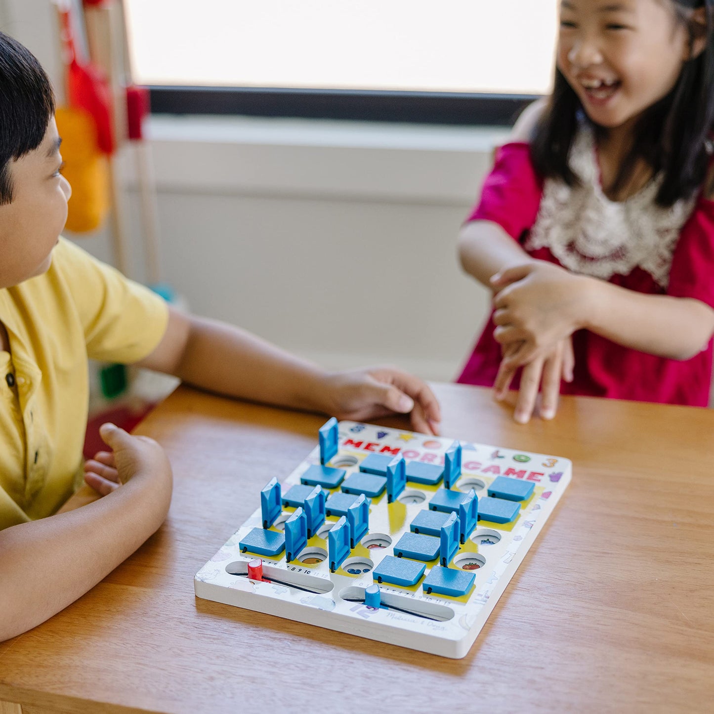 Melissa & Doug Flip to Win Travel Memory Game - Wooden Game Board, 7 Double-Sided Cards - Travel Games, Road Trip Essentials For Kids, Hangman Game For Toddlers And Kids 5+