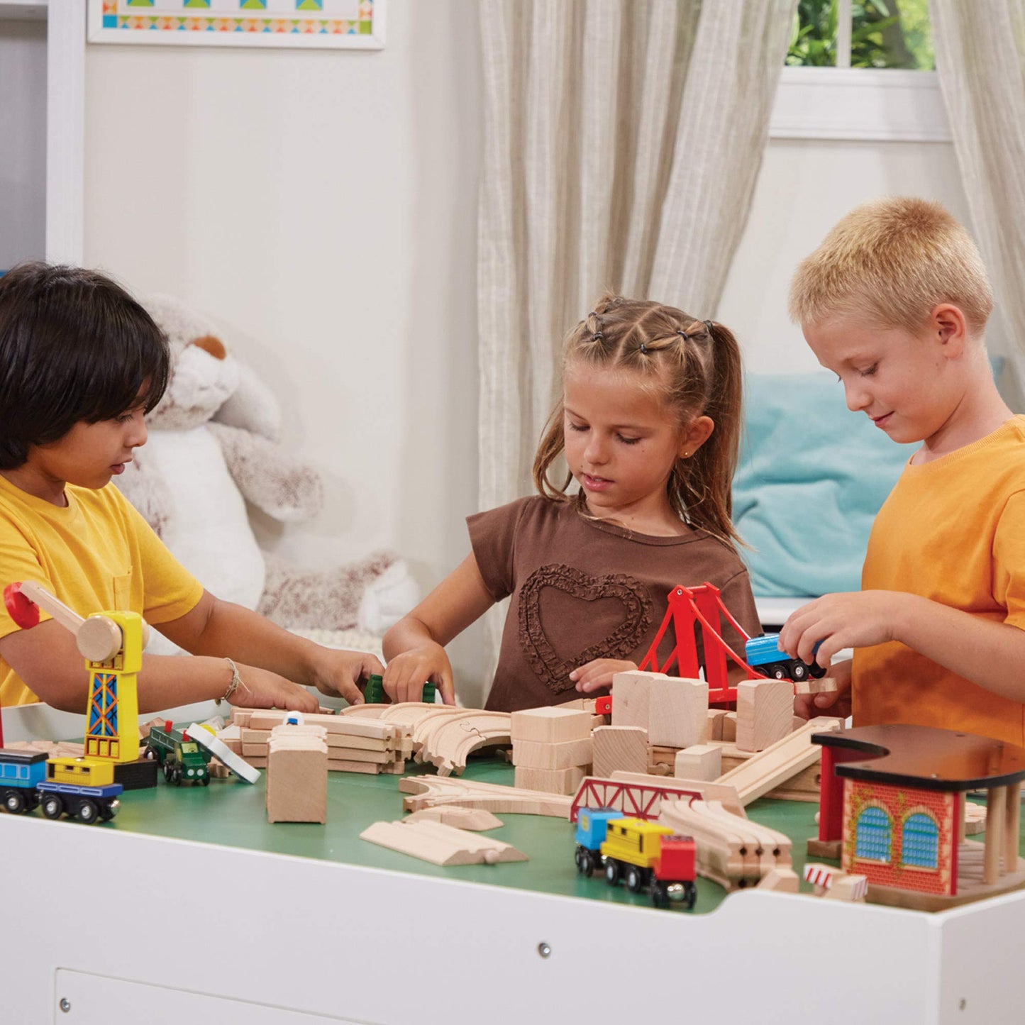 Melissa & Doug Deluxe Wooden Railway Train Set (130+ pcs)